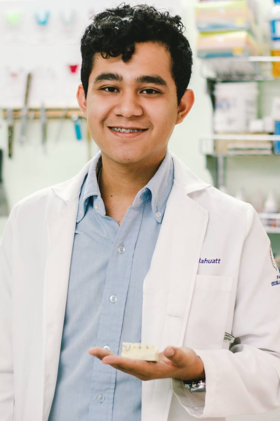 Primer imagen de CIRUJANO DENTISTA